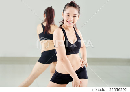 Cheerful Dancer Posing for Photography 32356392