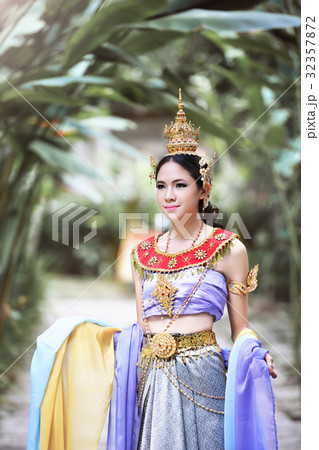 Beautiful Thai girl in Thai traditional costume Beautiful Thai girl in Thai traditional costume 32357872
