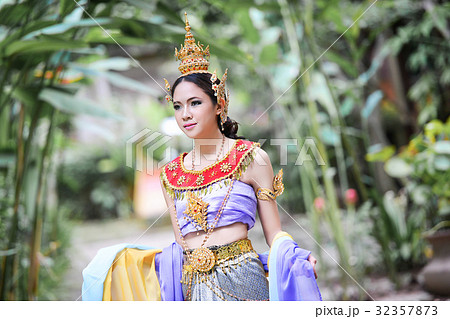 Beautiful Thai girl in Thai traditional costume Beautiful Thai girl in Thai traditional costume 32357873