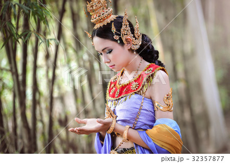 Beautiful Thai girl in Thai traditional costume 32357877