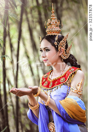 Beautiful Thai girl in Thai traditional costume 32357878