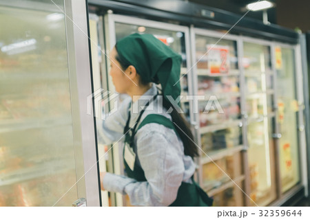 supermarket supermarket 32359644