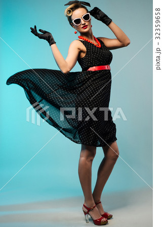 Young beautiful woman in retro pin-up style Young beautiful woman in retro pin-up style 32359658