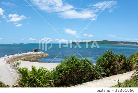 沖縄 (7月 夏 青い海 青い空 那城屋平 海中道路) 沖縄 (7月 夏 青い海 青い空 那城屋平 海中道路) 32361066