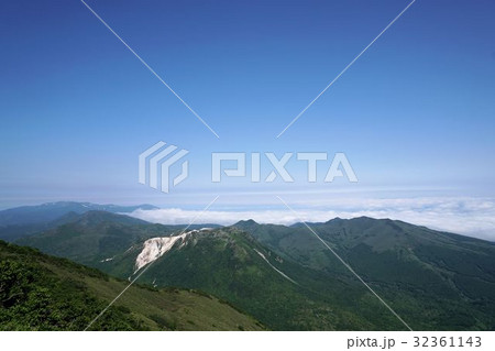 アンヌプリ山頂から眺めるニセコの山々 アンヌプリ山頂から眺めるニセコの山々 32361143