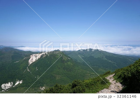 アンヌプリ登山道とニセコの山々の眺め アンヌプリ登山道とニセコの山々の眺め 32361146