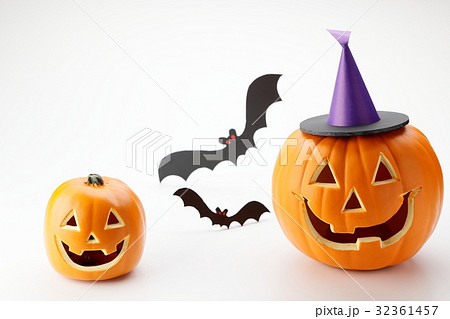 ジャックオーランタンとコウモリ 32361457