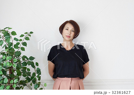 ミドルの女性　ファッション 32361627