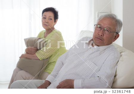 シニア夫婦　夫婦喧嘩　離婚 32361748