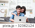 Happy couple online shopping at home 32362124
