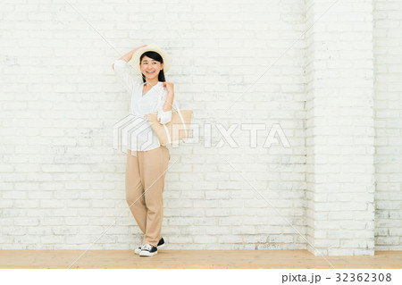 若い女性 若い女性 32362308