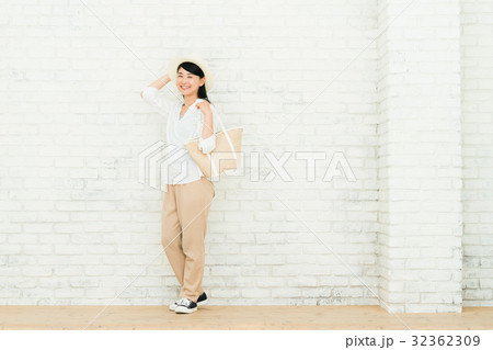 若い女性 若い女性 32362309