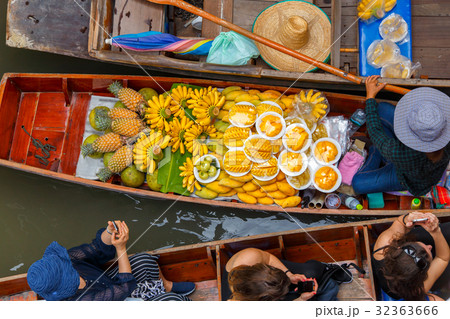 Damnoen Saduak floating market Damnoen Saduak floating market 32363666
