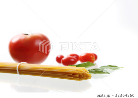 Raw spaghetti noodle with tomatoes and basil isolated in white background 32364560