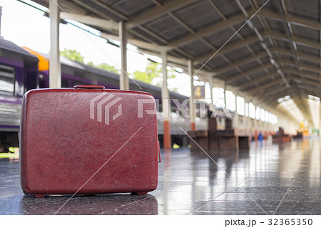 red vintage travel bags at trainstation 32365350