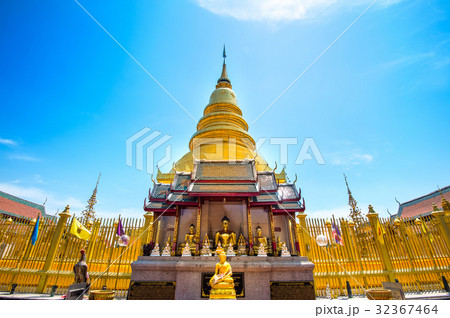 Wat Phrathat Hariphunchai Golden pagoda in Lamphun 32367464