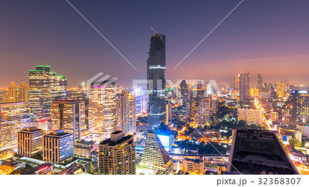 Cityscape view of modern office business building 32368307