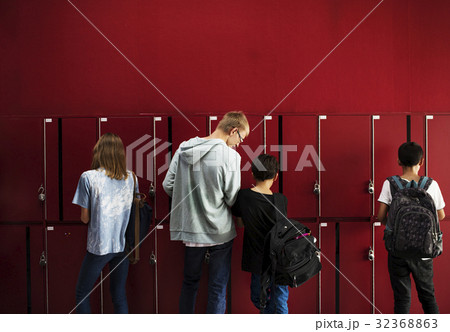 Group of students taking stuff from the lockers 32368863