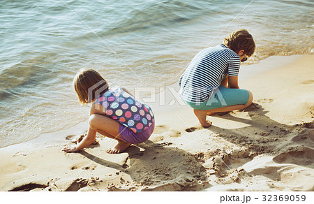 Little children playing sand by the seashore 32369059