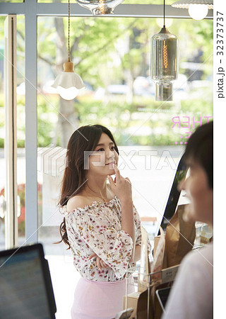 レジ 上げ見る 見上げる 32373737