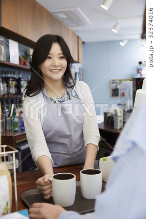 人 人間 上半身 32374016