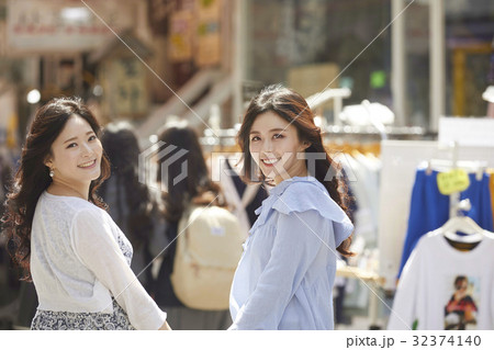 ソウル 若い女性 韓国人 32374140