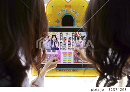 プリクラ 若い女性 楽しみ 32374263