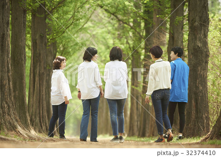 50代 ５０代 公園 32374410