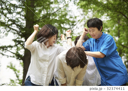 50代 ５０代 遊び 32374411