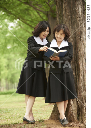 50代 ５０代 読書 32374483