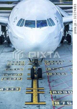 航空機の正面アップ 航空機の正面アップ 32374893