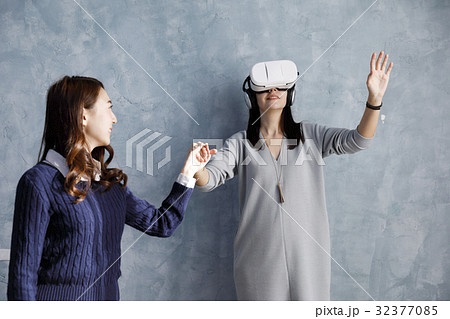 VR バーチャルリアリティ 動画 映画 女性 若い女性 VR バーチャルリアリティ 動画 映画 女性 若い女性 32377085