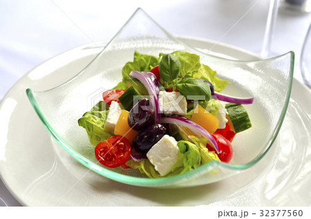 グリークサラダ(ギリシャ風サラダ)／Greek salad 32377560