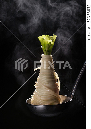 Spaghetti on a black background 32378852