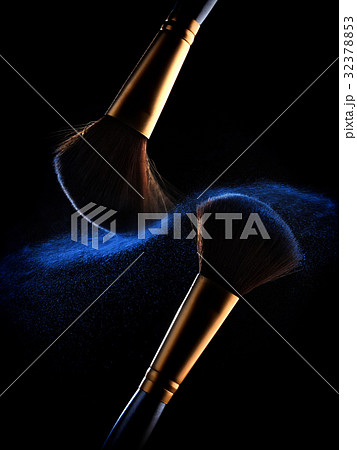 Soft cosmetics brush 32378853