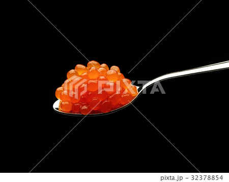 Red caviar on a spoon 32378854