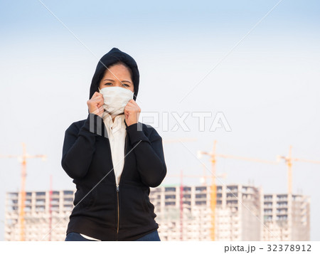 asian woman wearing face mask 32378912