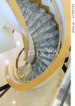 spiral staircase 32380105