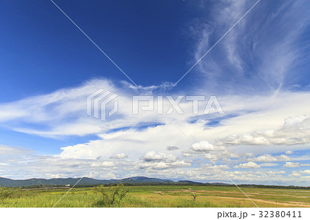 Countryside landscape 32380411
