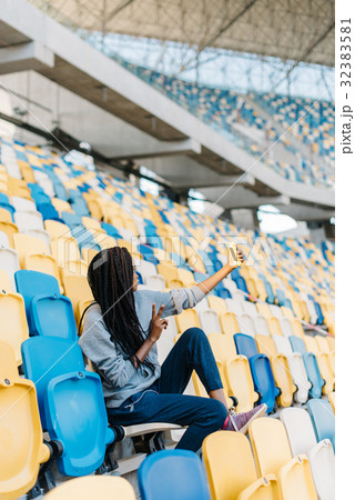The back view of the beautiful afro-american 32383581