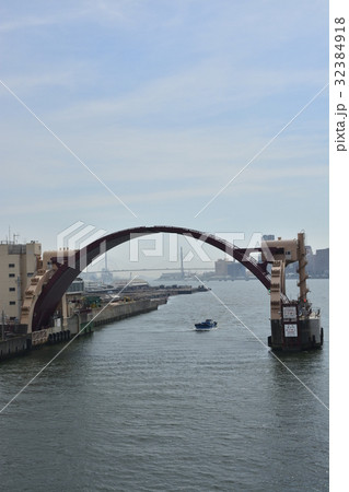 大阪市街地、安治川沿いの風景 大阪市街地、安治川沿いの風景 32384918