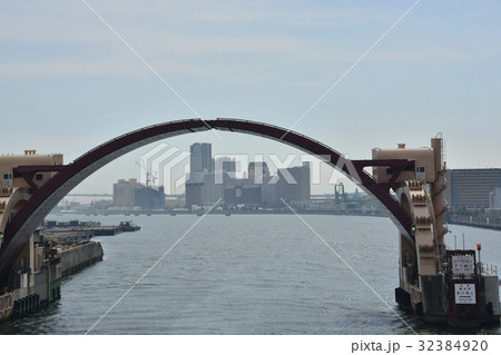 大阪市街地、安治川沿いの風景 32384920