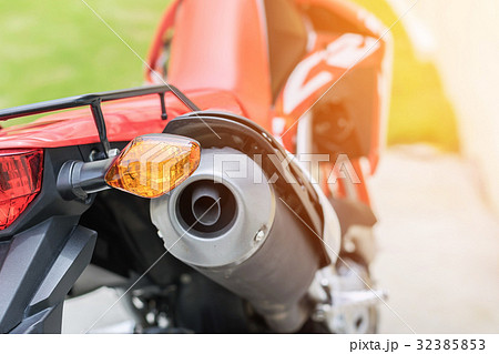 The right turn lamp of the motorcycle. The right turn lamp of the motorcycle. 32385853
