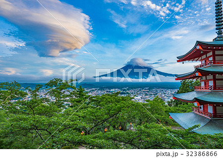 富士山と吊し雲 32386866