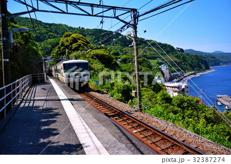 伊豆北川 駅　ＪＲ 185系 特急 踊り子 　2017年5月 （静岡県 東伊豆） 32387274