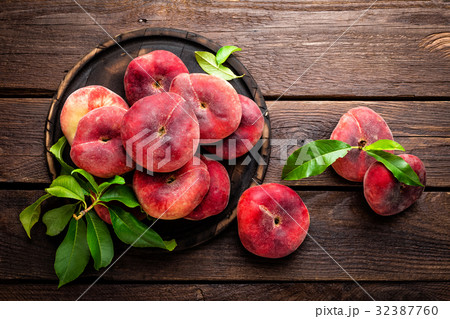 Peach, saturn or donut peaches with leaves Peach, saturn or donut peaches with leaves 32387760