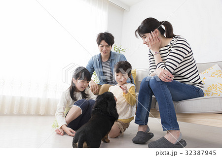 家族団欒イメージ 32387945