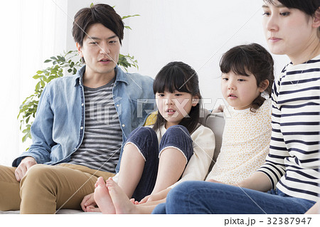 家族団欒イメージ 32387947
