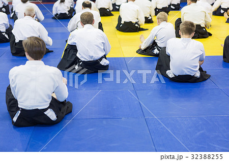 People practice Aikido 32388255