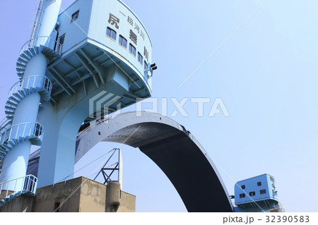 河川の防潮水門 32390583